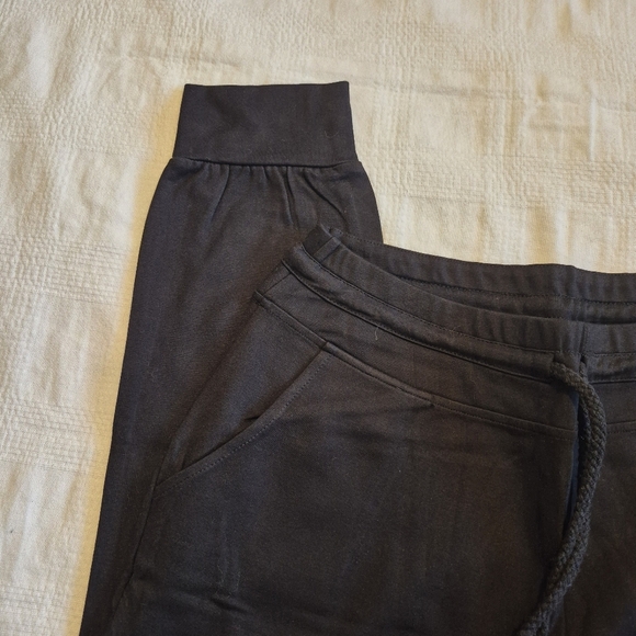 Black women's size 10 black athletic pants, no brand, feel better quality, NWOT - Picture 2 of 6